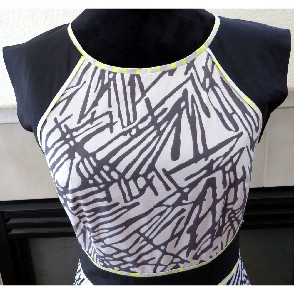 BCBGMaxAzria Sleeveless Midi Dress Size 2 EUC - Picture 2 of 12